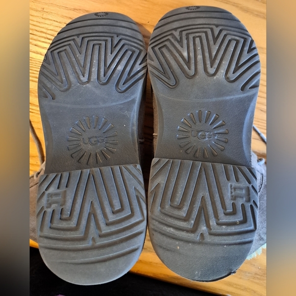 EUC UGG Daney Grey Suede & Shearling Casual Outdoor Winter Boot Shoe SZ 6 - Picture 6 of 10